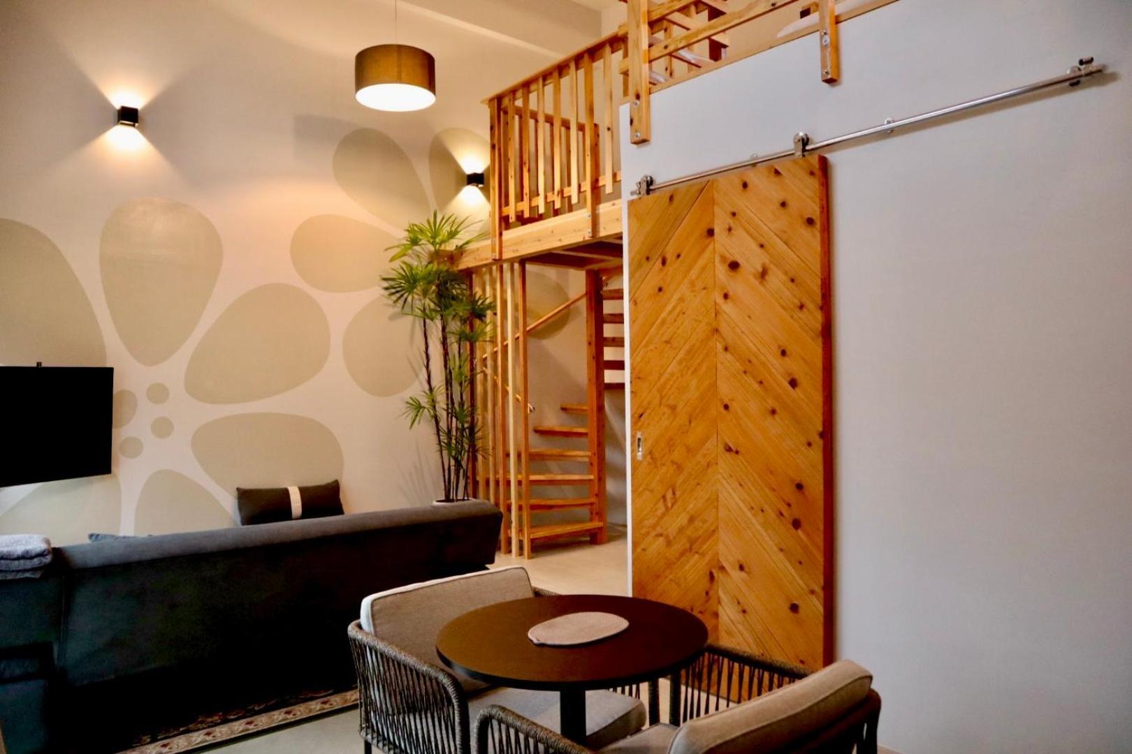 Hotel Little Swiss House Мотобу Экстерьер фото
